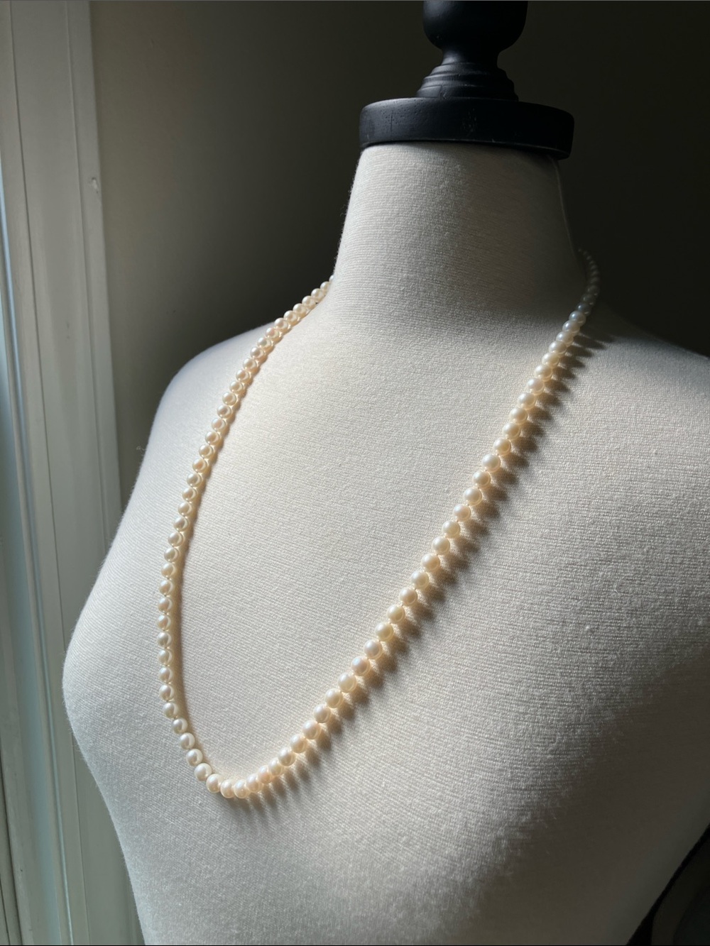 Classic Cream Pearl Necklace - Elegant Women's Jewelry